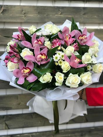 Букет цветов из: Розы и Хризантемы в Нерчинске