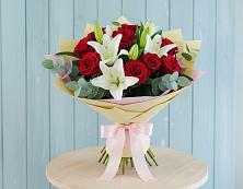 Букет цветов из:  Лилии и Розы в Нерчинске