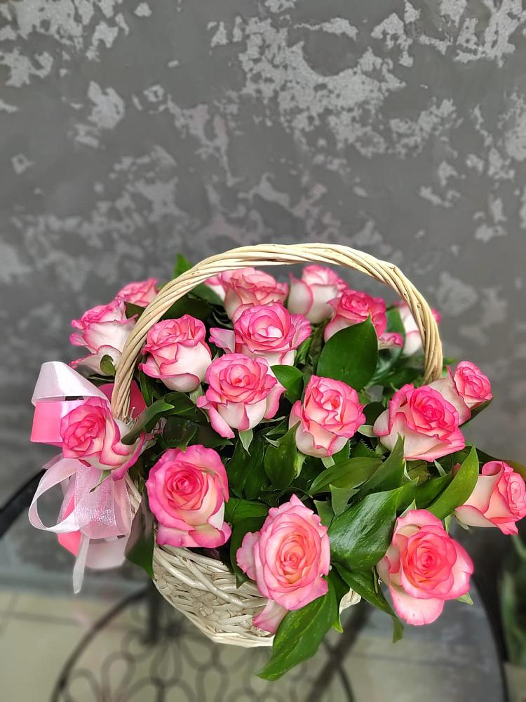 Цветочная композиция из Розы в корзине в Нерчинске