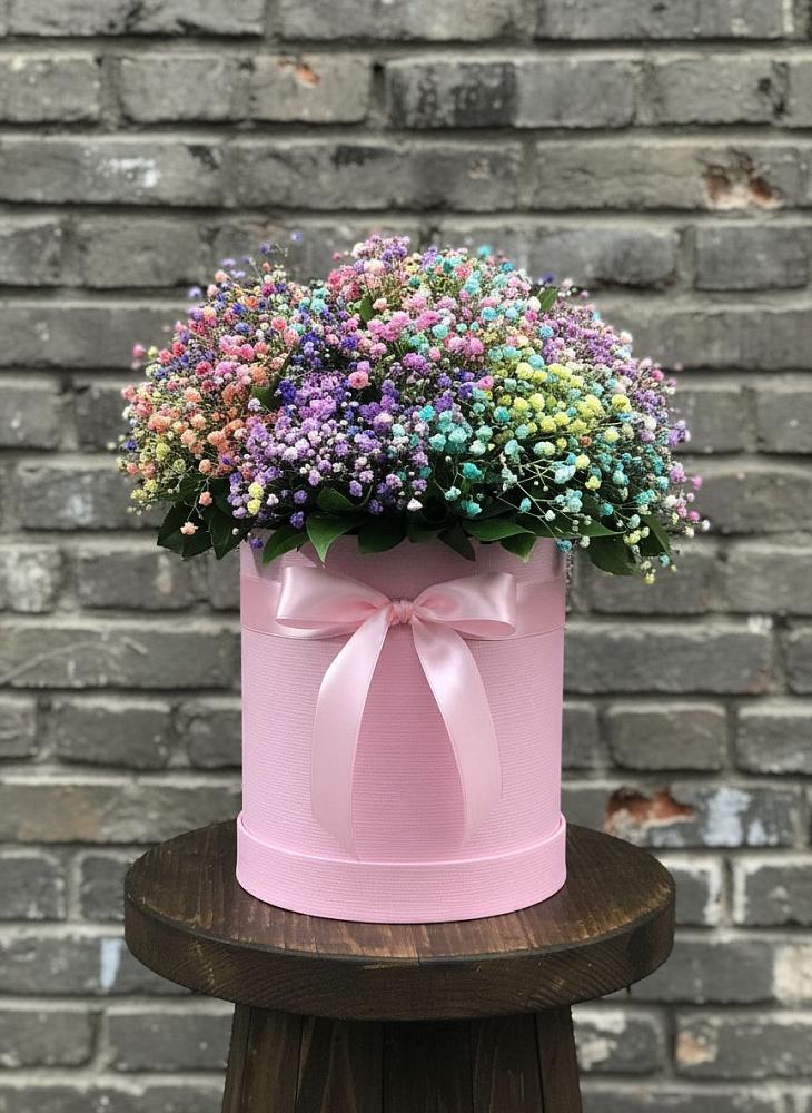 Цветочная композиция из Гипсофила и Розы в шляпной коробке в Нерчинске