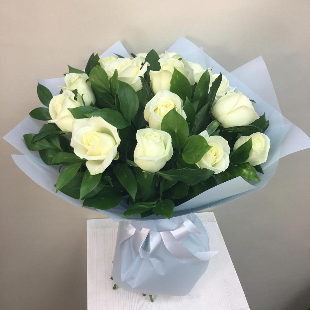 Букет 15 Белых роз Проуд в Нерчинске