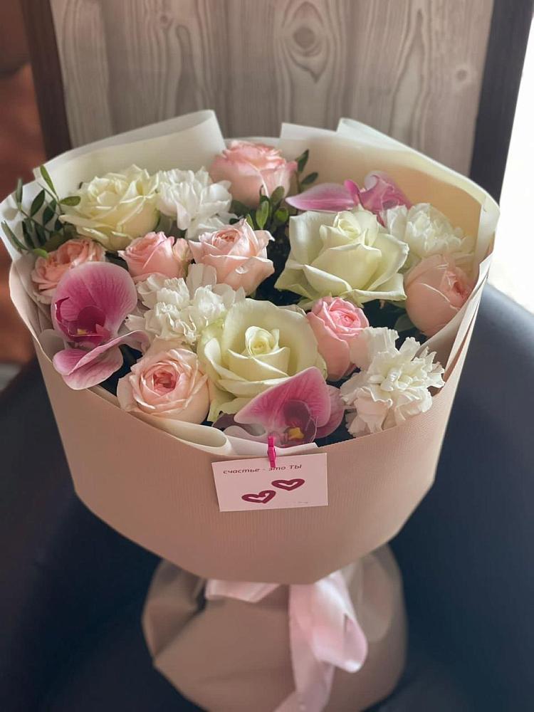 Букет цветов из: Орхидеи, Розы и Гвоздики в Нерчинске