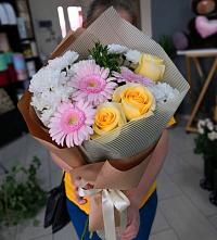Букет цветов из:  Герберы, Розы и Хризантемы в Нерчинске