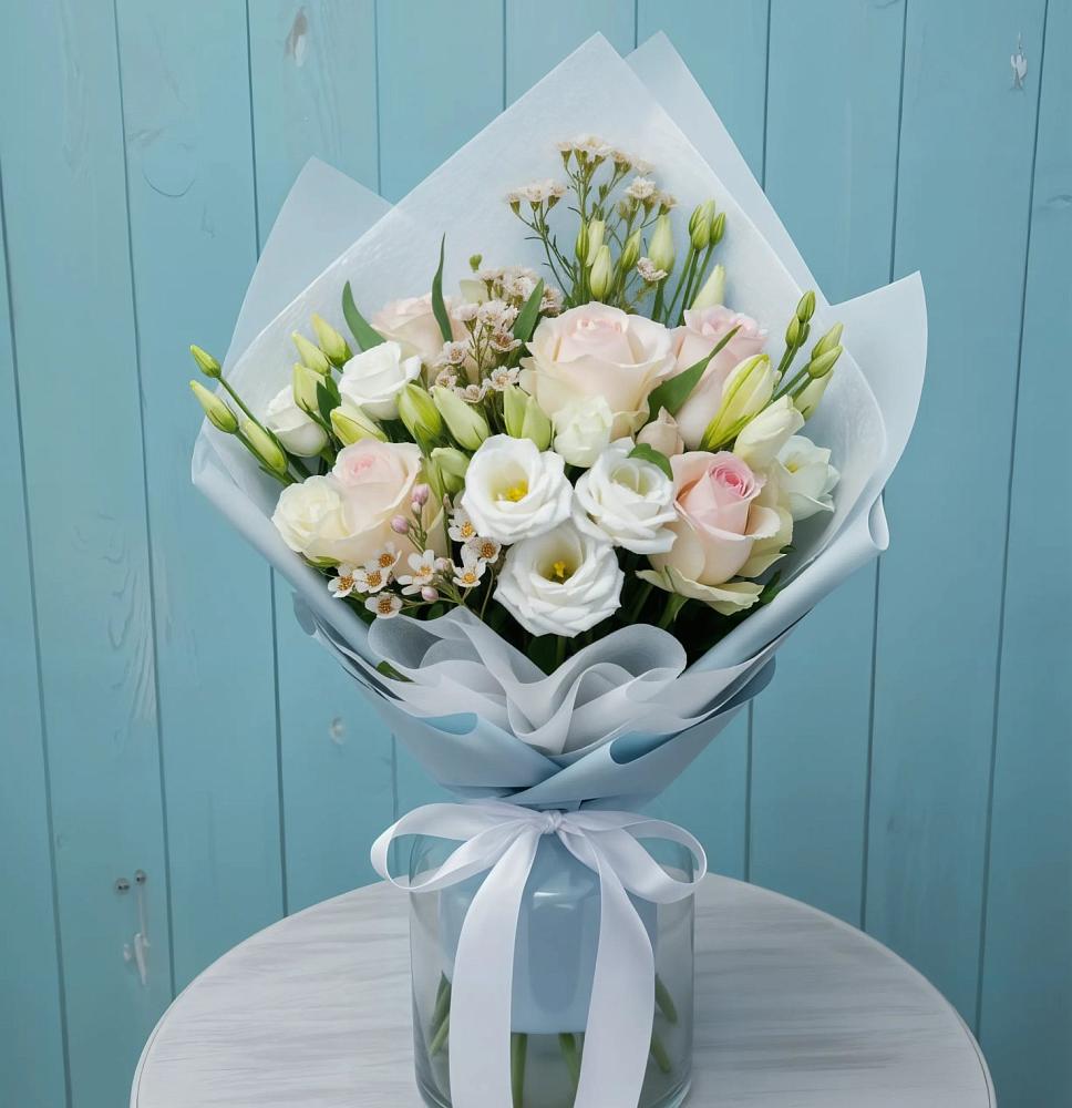 Букет цветов из: Розы и Лизиантусы в Нерчинске