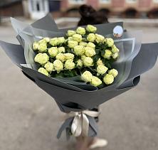 Букет Белые кустовые розы Солинеро в Нерчинске