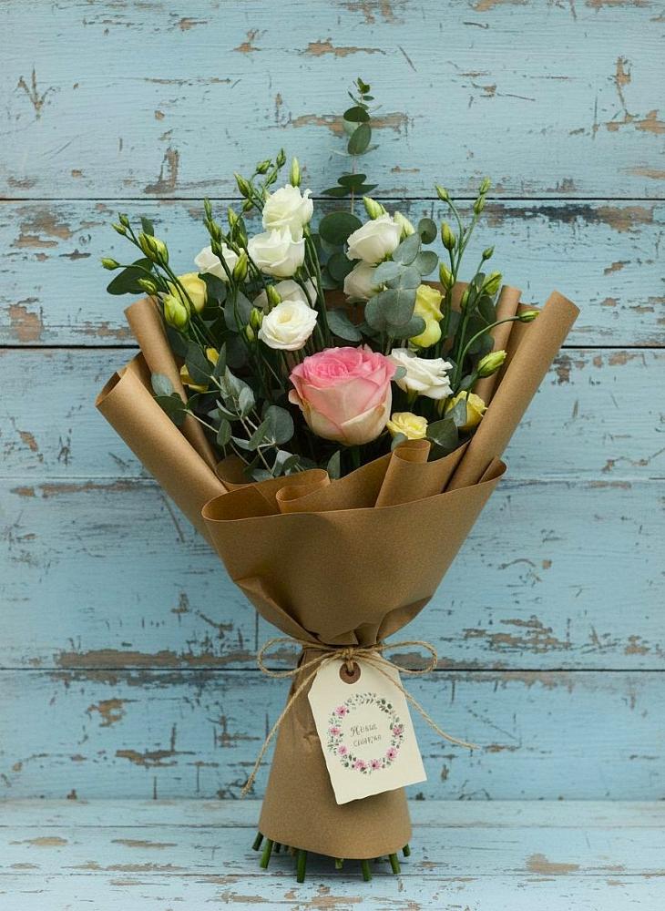 Букет цветов из: Розы и Лизиантусы в Нерчинске