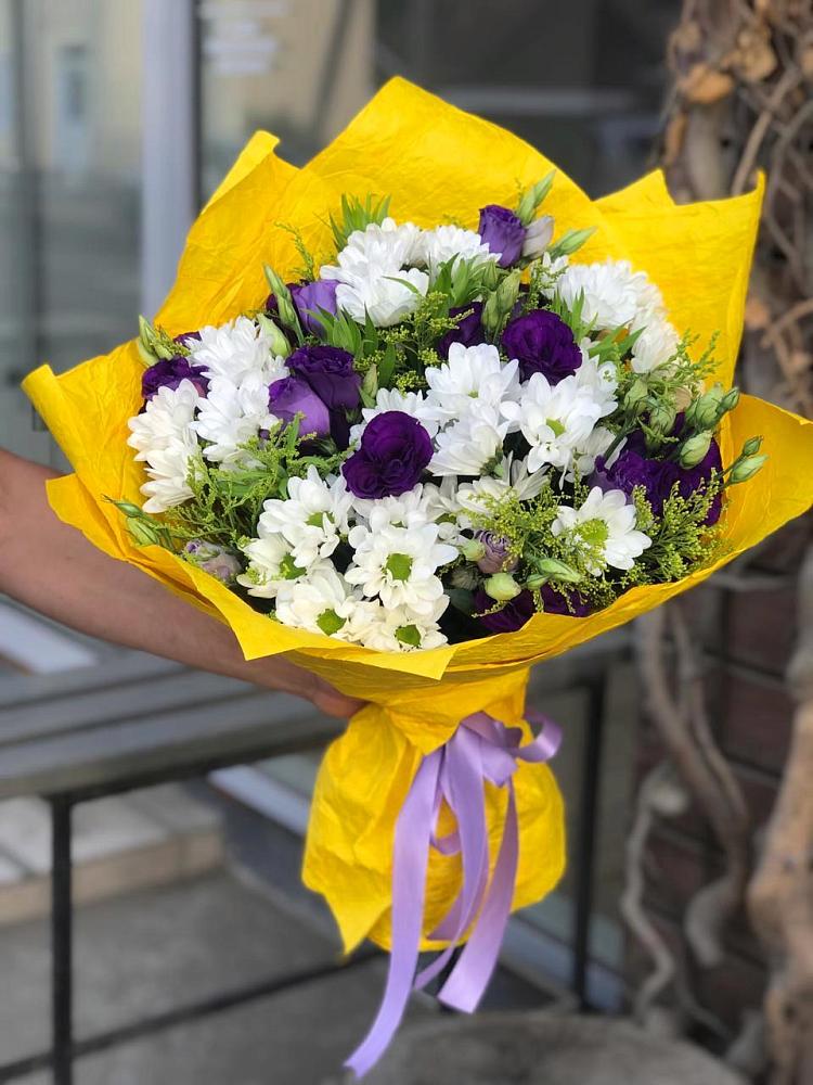 Букет цветов из: Ирисы, Хризантемы и Ромашки в Нерчинске