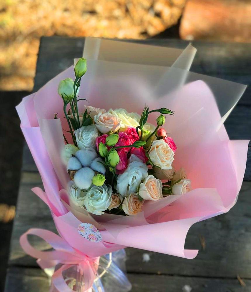 Букет цветов из: Розы и Лизиантусы в Нерчинске