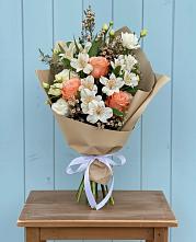 Букет цветов из:  Альстромерии, Лизиантусы, Розы и Хризантемы #REPLACE_PRED# Нерчинске