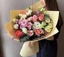 Букет цветов из:  Розы, Лизиантусы и Гвоздики #REPLACE_PRED# Нерчинске