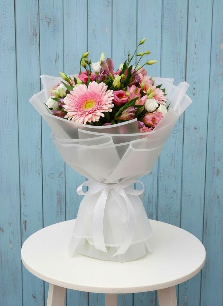 Букет цветов из: Герберы, Альстромерии и Лизиантусы в Нерчинске