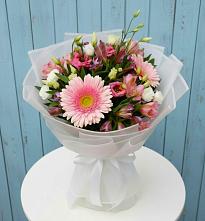 Букет цветов из:  Герберы, Альстромерии и Лизиантусы #REPLACE_PRED# Нерчинске