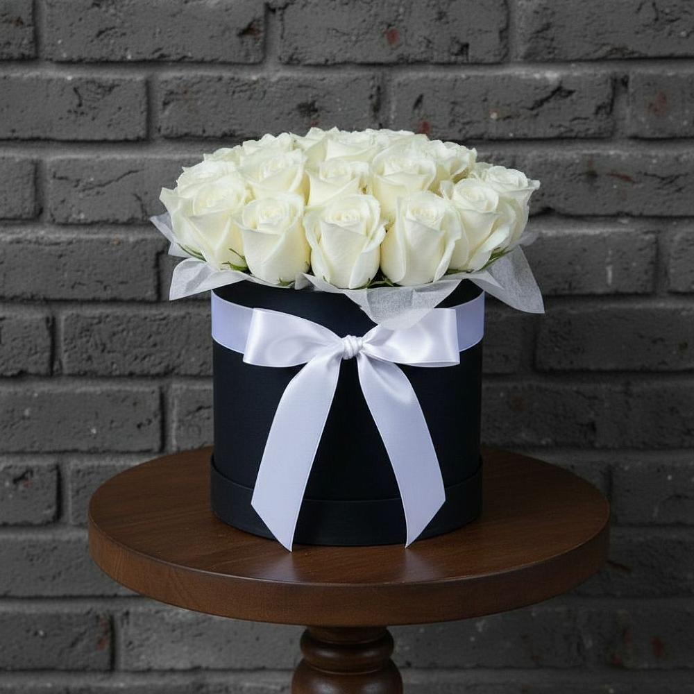 Цветочная композиция из Розы в шляпной коробке в Нерчинске