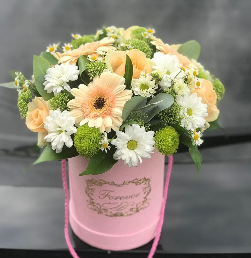 Цветочная композиция из Розы, Герберы и Хризантемы в шляпной коробке в Нерчинске