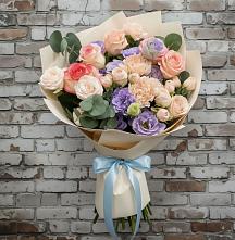 Букет цветов из:  Розы, Лизиантусы и Гвоздики в Нерчинске