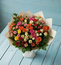 Букет Микс из разноцветных кустовых роз в Нерчинске