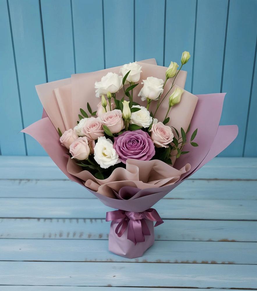 Букет цветов из: Розы и Лизиантусы в Нерчинске